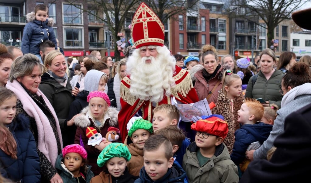 Een warm onthaal voor Sinterklaas in Hoogezand.