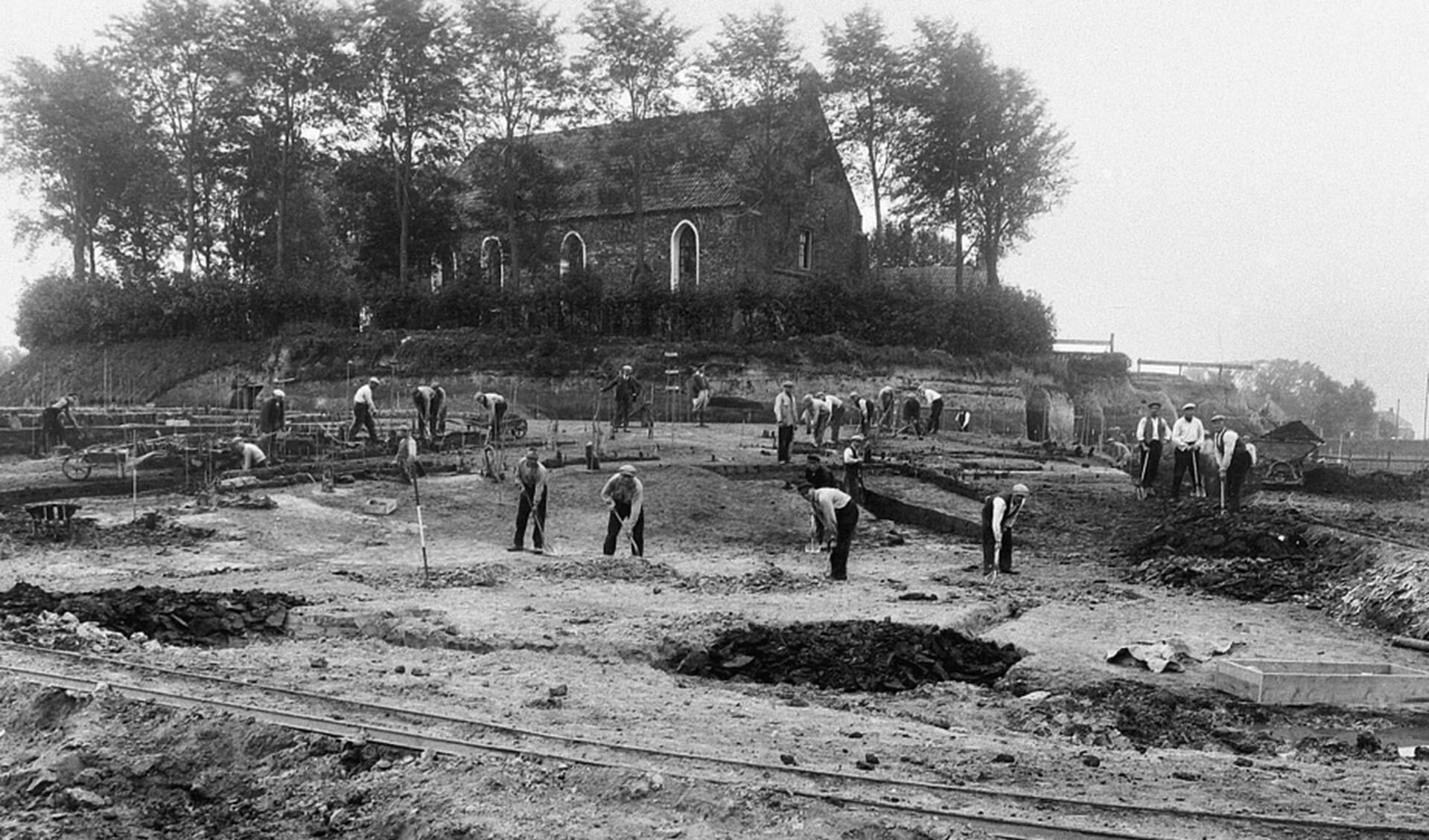 Opgraving in Ezinge, 1932. Foto: Rijksuniversiteit Groningen, Groninger Instituut voor Archeologie