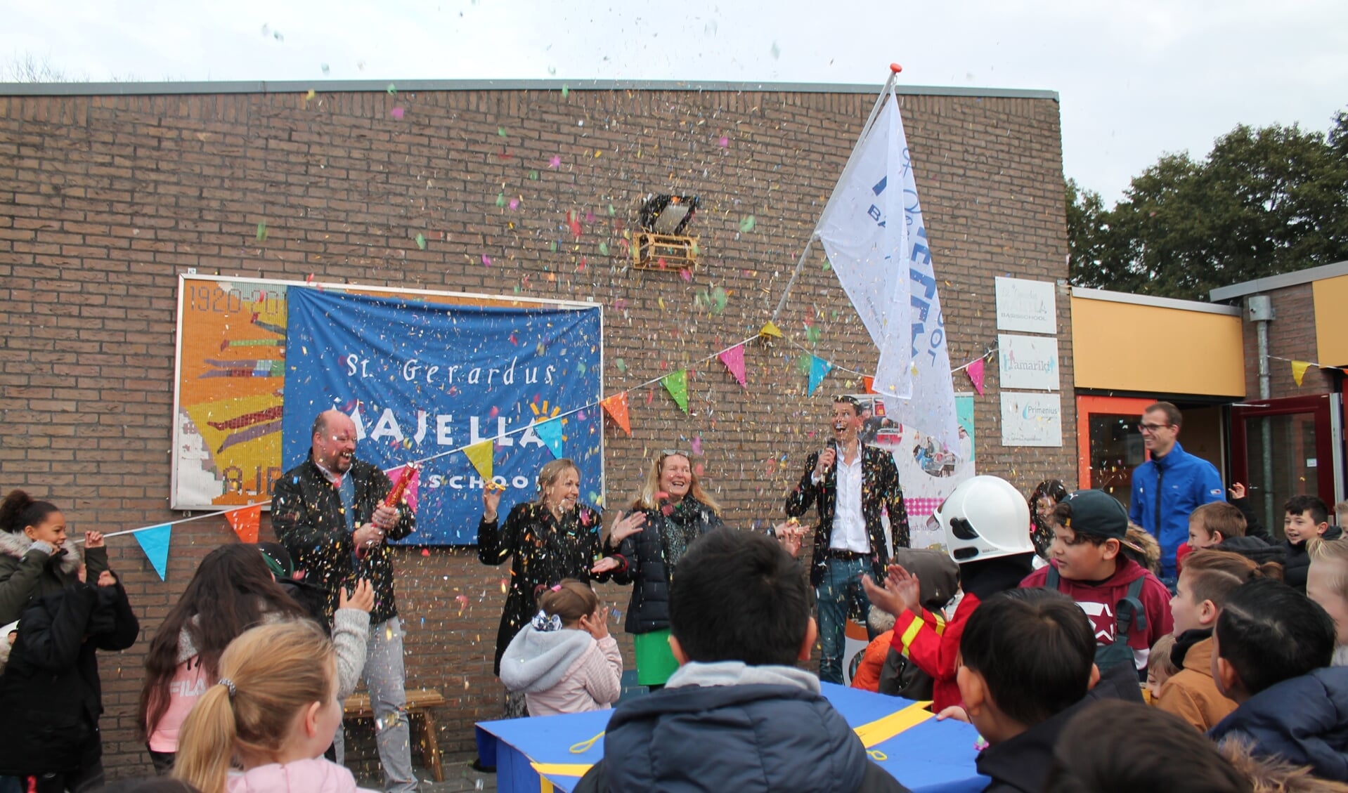 De start van het onderwijsprogramma op de Sint Gerardus Majellaschool. (foto Esmée van Diggelen)