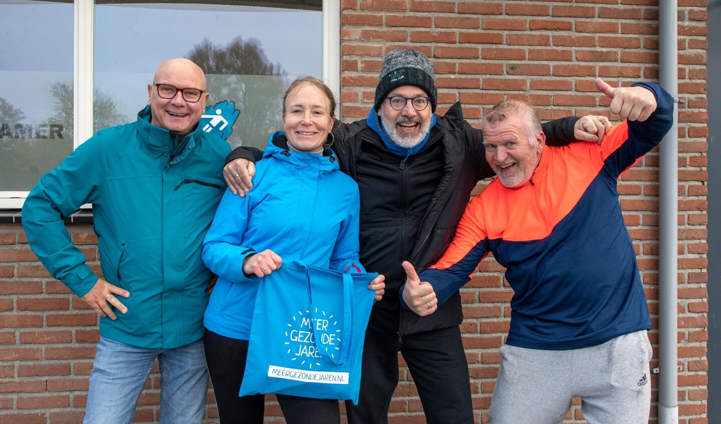 Krijn Verweij (SJS), Daniëlle Bekkering, Arnesto Ovaa (buurtwerker sport Welstad) en Henk de Haan.