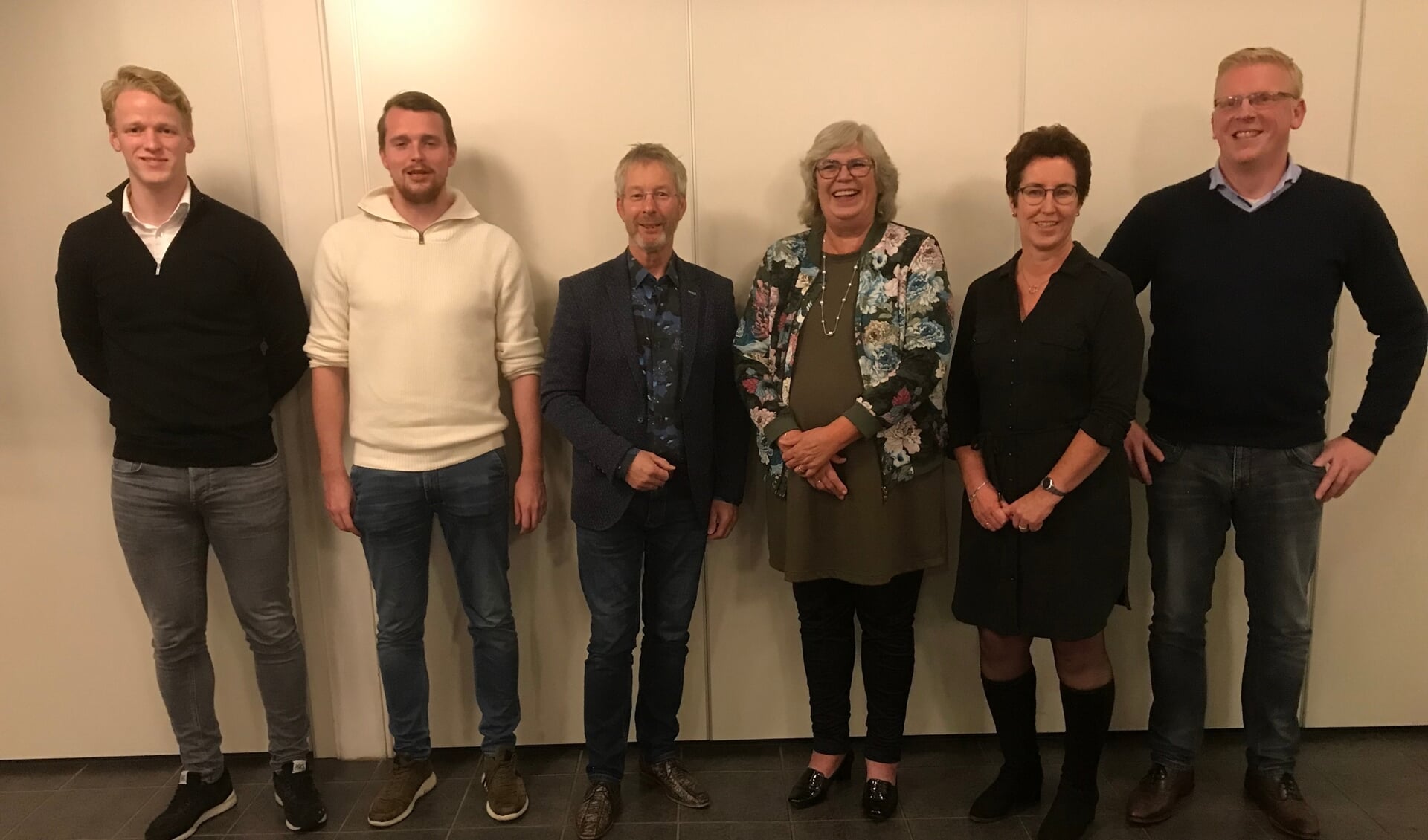Van links naar rechts: Renze Poortinga, Merlijn Wiersema, Peter van der Laan, Goziena Brongers, Agnes Wubs en Gerard Weinans. (foto: Jan Frankema)