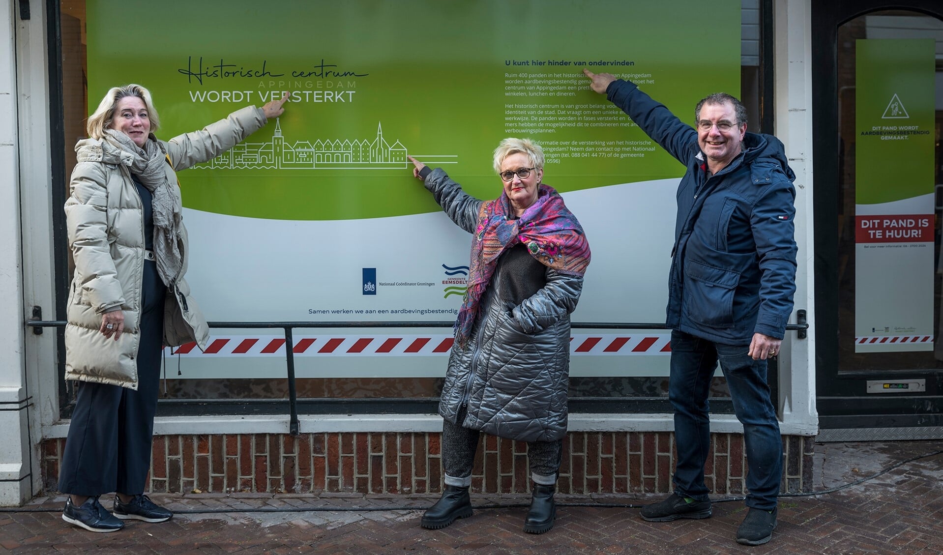 Annalies Usmany-Dallinga geeft samen met Bert Koops en Imma Dekker het startsein (foto Jan Zeeman).