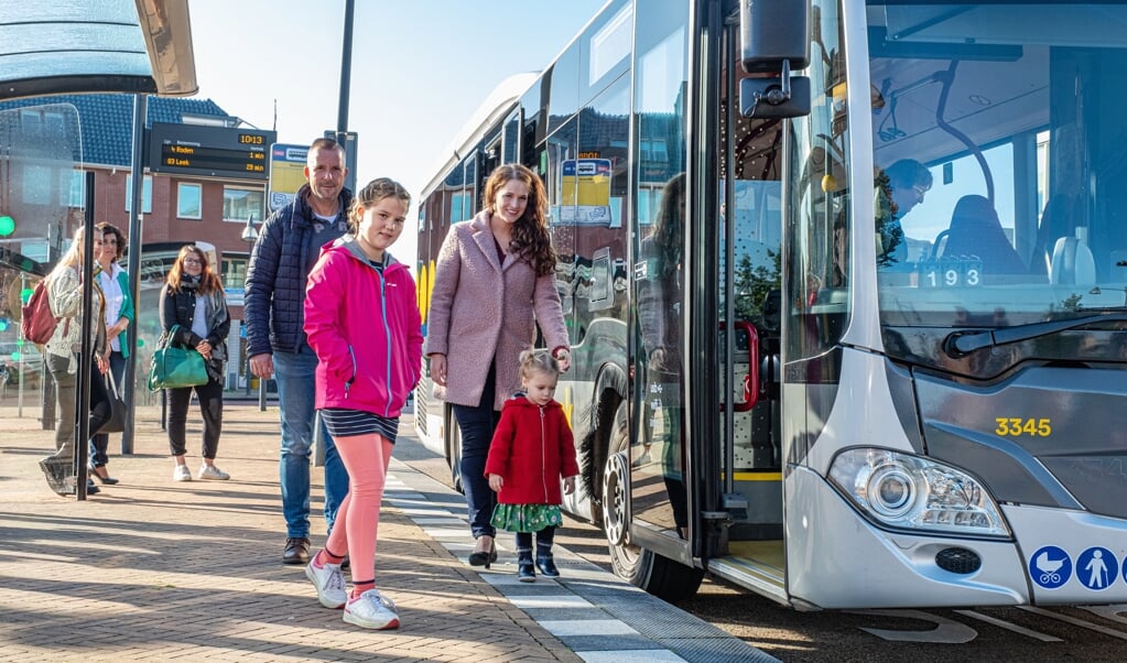 Voor veel reizigers in het openbaar vervoer verandert dit weekend de dienstregeling.