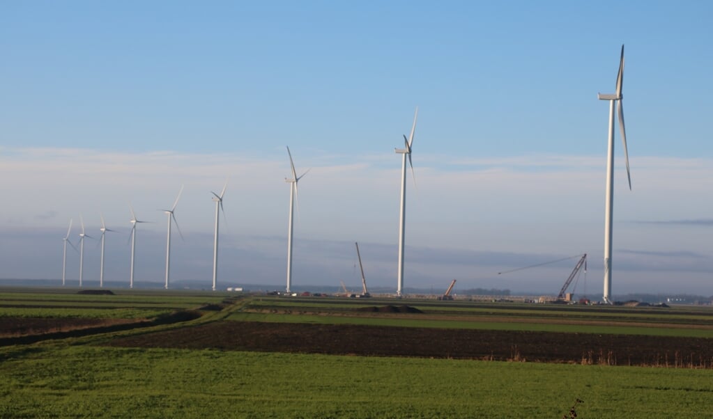 Omwonenden van het windpark vinden dat het geld uit het gebiedsfonds besteed moet worden aan sociale en/of duurzame projecten in de omgeving. (foto: Windpark De Drentse Monden en Oostermoer)