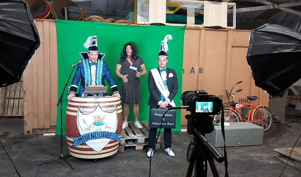 Prins Alwin en adjudant Bart maken zich weer op voor een digitaal carnaval. (eigen foto)