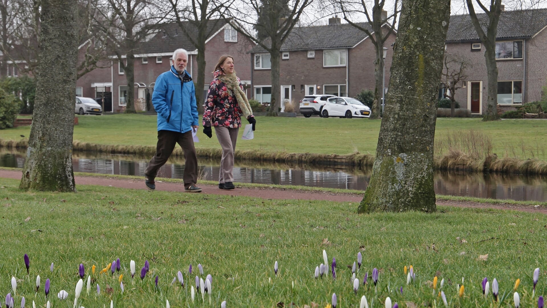 Deelnemers in actie tijdens een eerdere wandelactiviteit van Veendam Beweegt. Foto: Bert Woltjes.