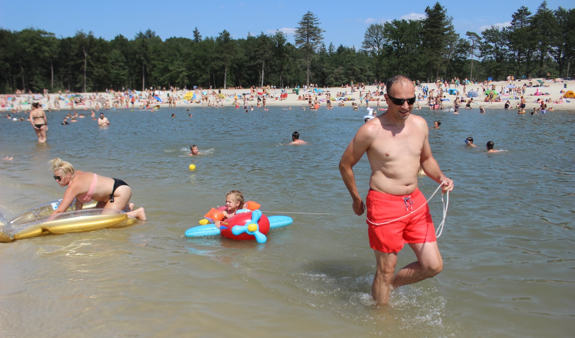 Tijdens de komende zomerse dagen verwacht Staatsbosbeheer weer veel badgasten bij de zwemplas in het Gasselterveld. (foto: Henry Koops)