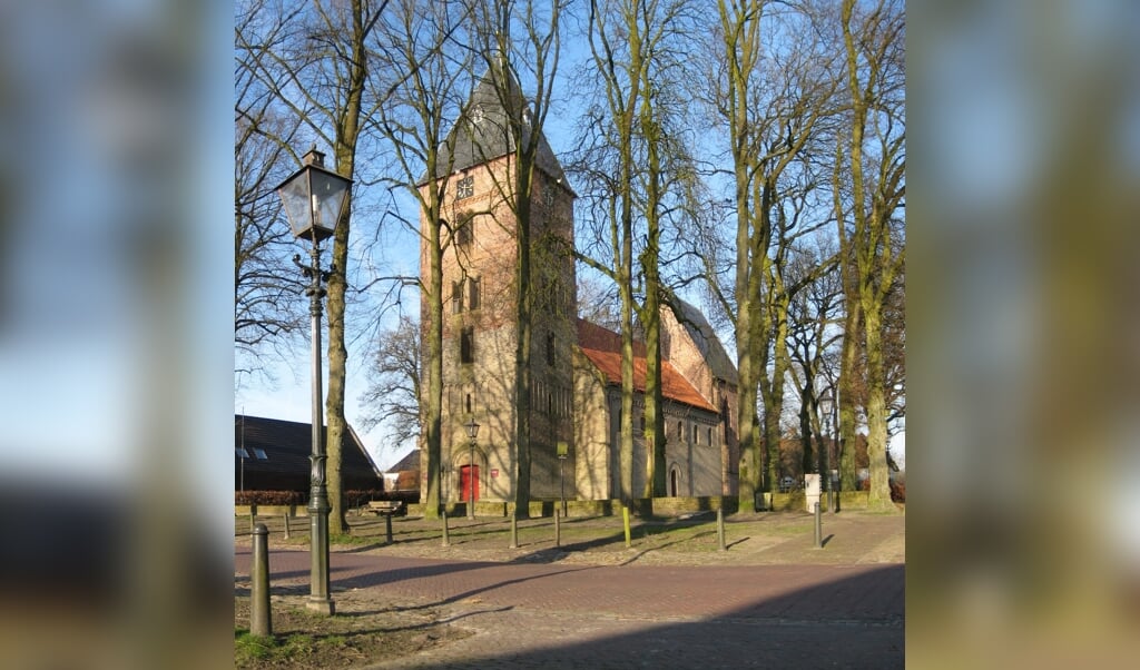 De Bonifatiuskerk aan de Brink in Vries.