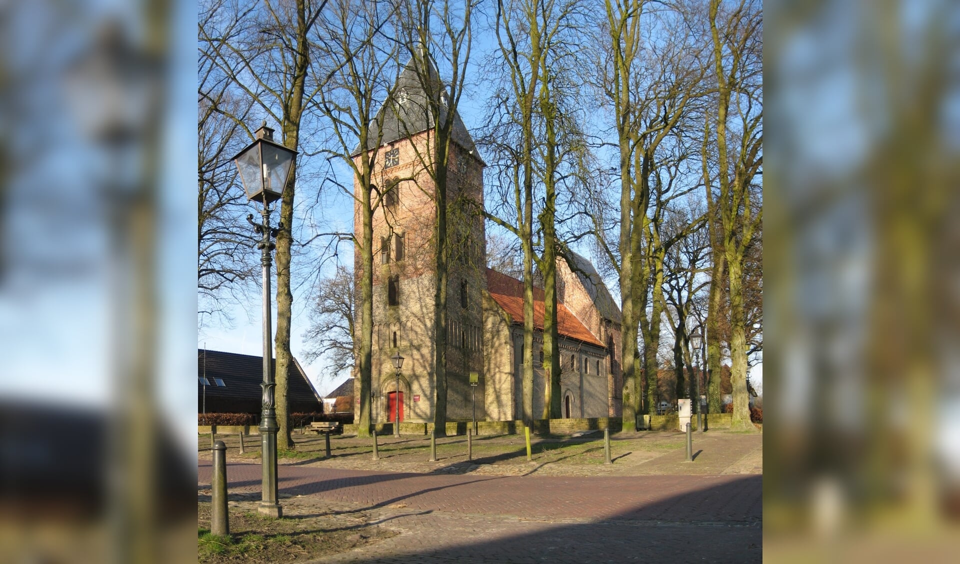 De Bonifatiuskerk aan de Brink in Vries.