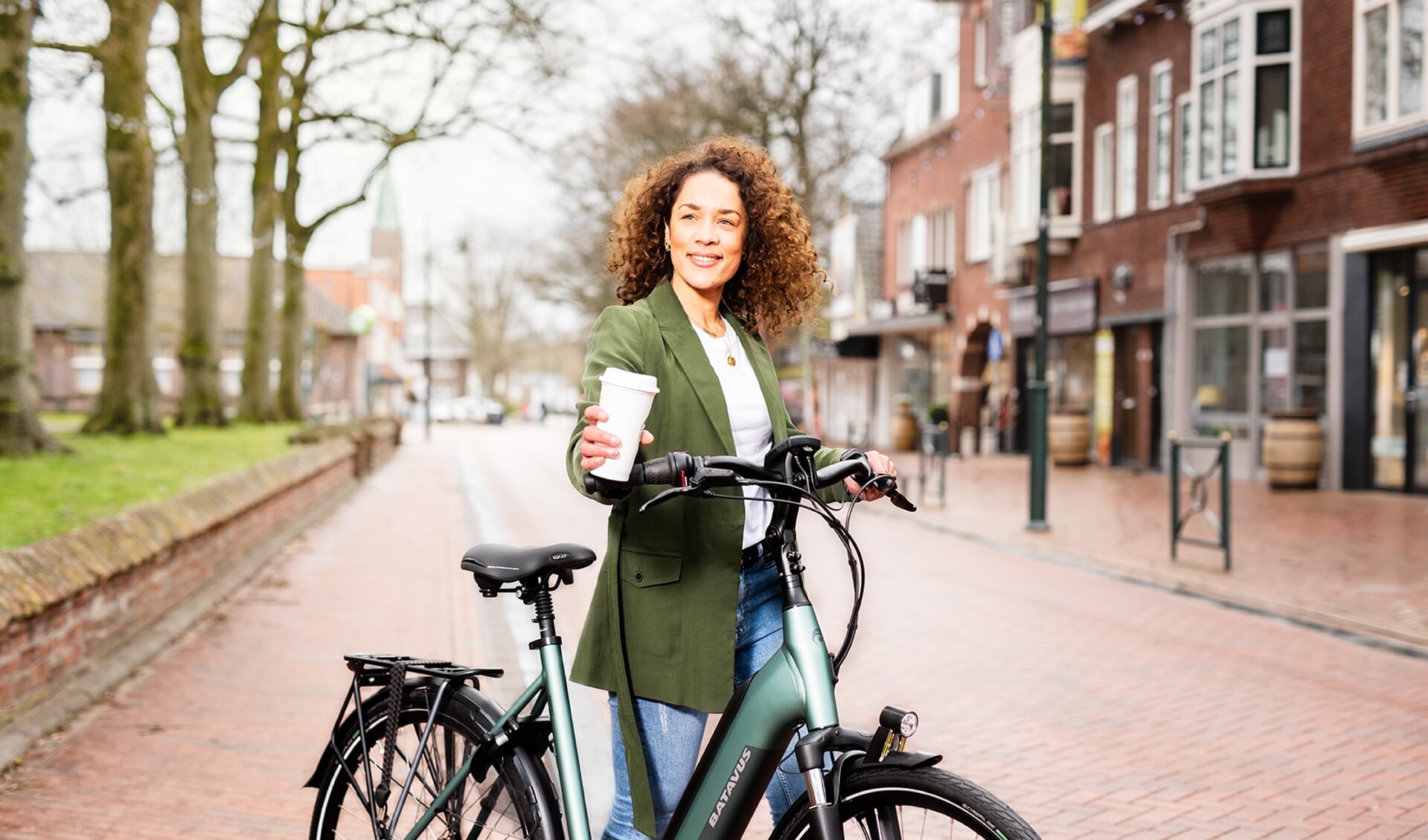 Groningen Bereikbaar roept iedereen op om tijdens de thuiswerkdag de elektrische fiets eens te proberen voor een kleine boodschap of een blokje om. (foto David Vroom)