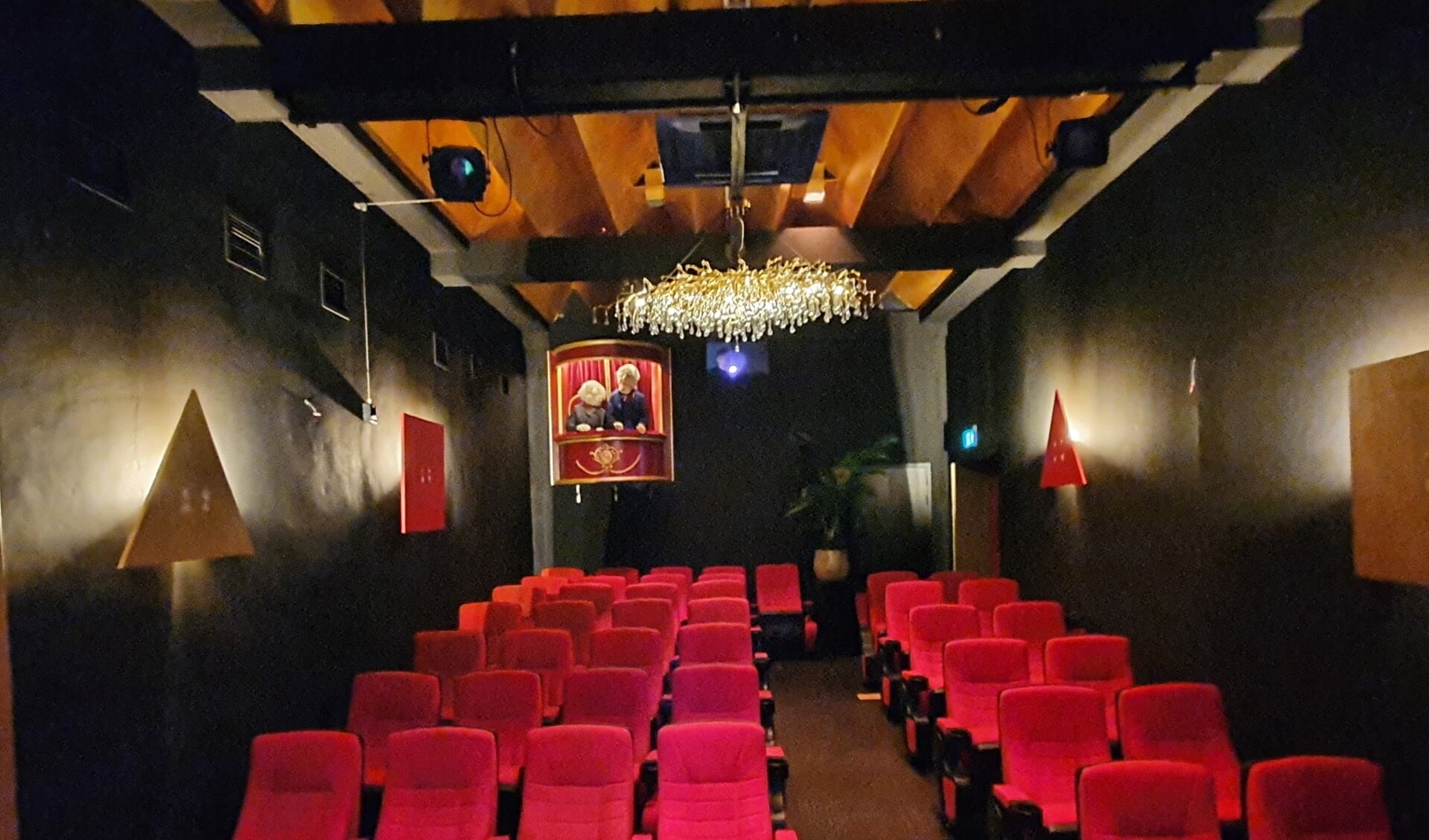 Het theatertje biedt plaats aan iets meer dan veertig personen (eigen foto).