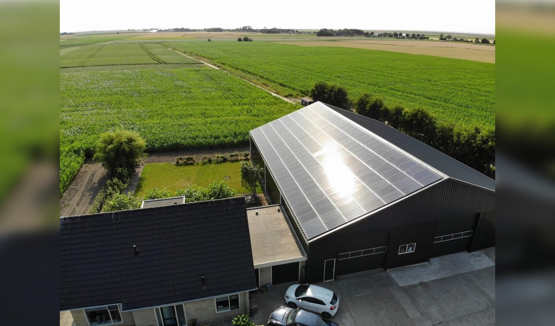 Door zonnepanelen te plaatsen op reeds bestaande daken kan het landschap behouden blijven. (foto Stichting Buurkracht)