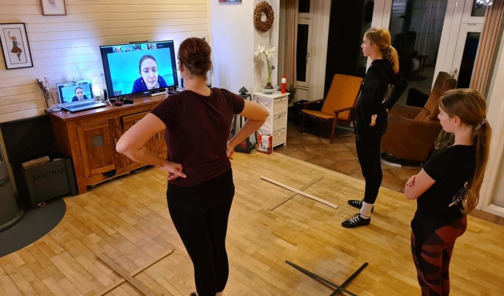 De leden van Highland Dancing.nl trainden in coronatijd vooral online. (foto Highland Dancing.nl)
