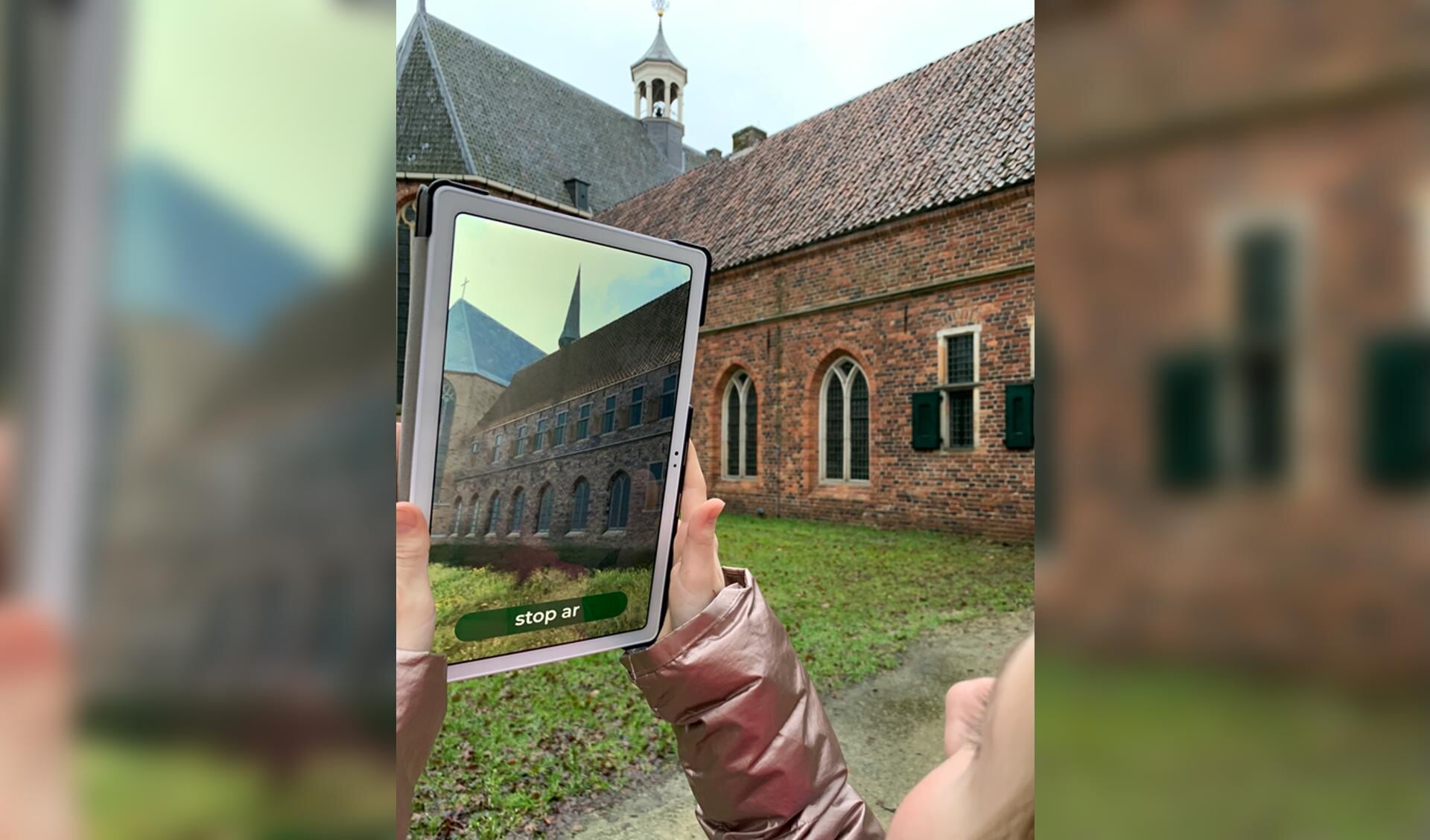 Met de AR-app kan een wandeling rondom de kloosterenclave gemaakt worden. (foto: Museum Klooster Ter Apel)