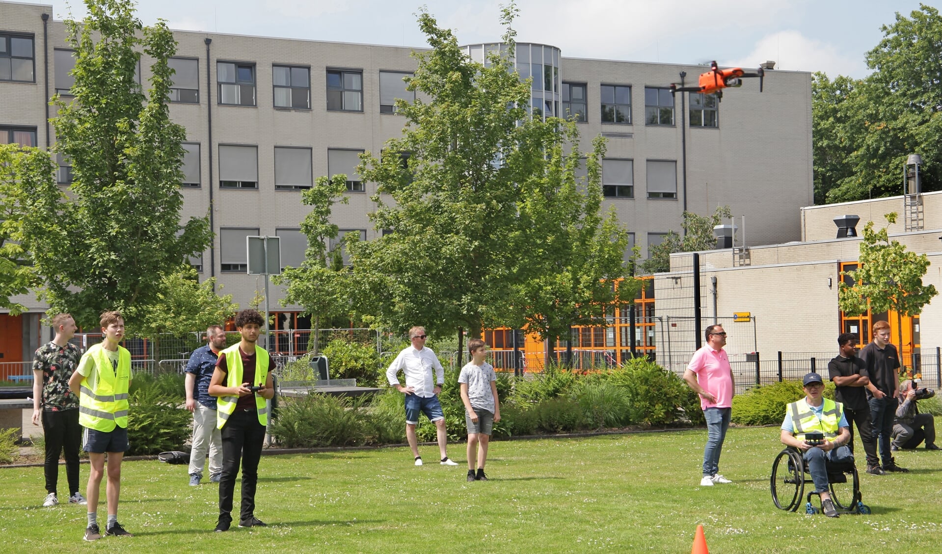 Afgelopen weekend leerden leerlingen vliegen met een drone, Foto: Bert Woltjes.