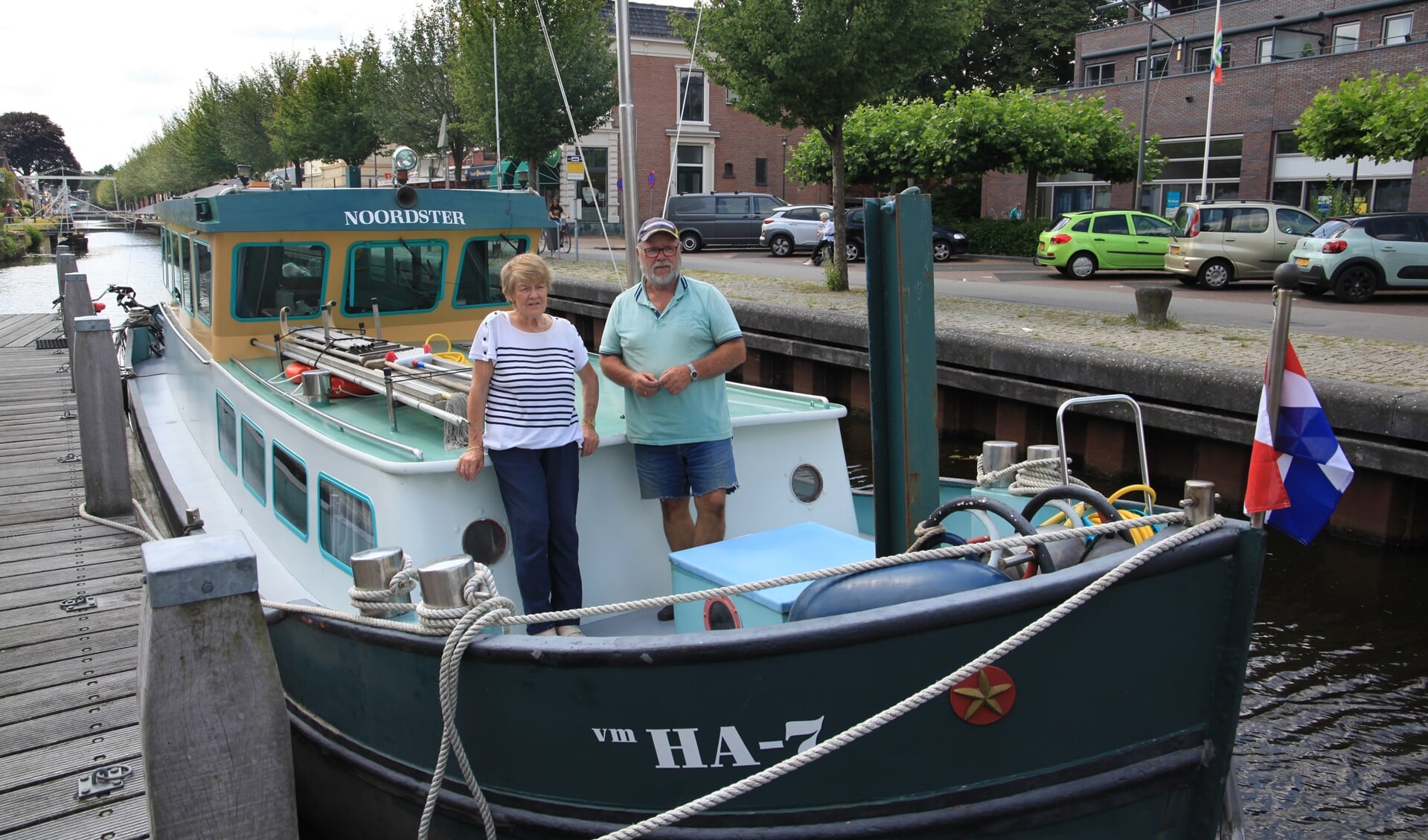 Ton en Annemiek Peek aan boord van de Noordster in de haven van Veendam (foto Bert Woltjes).