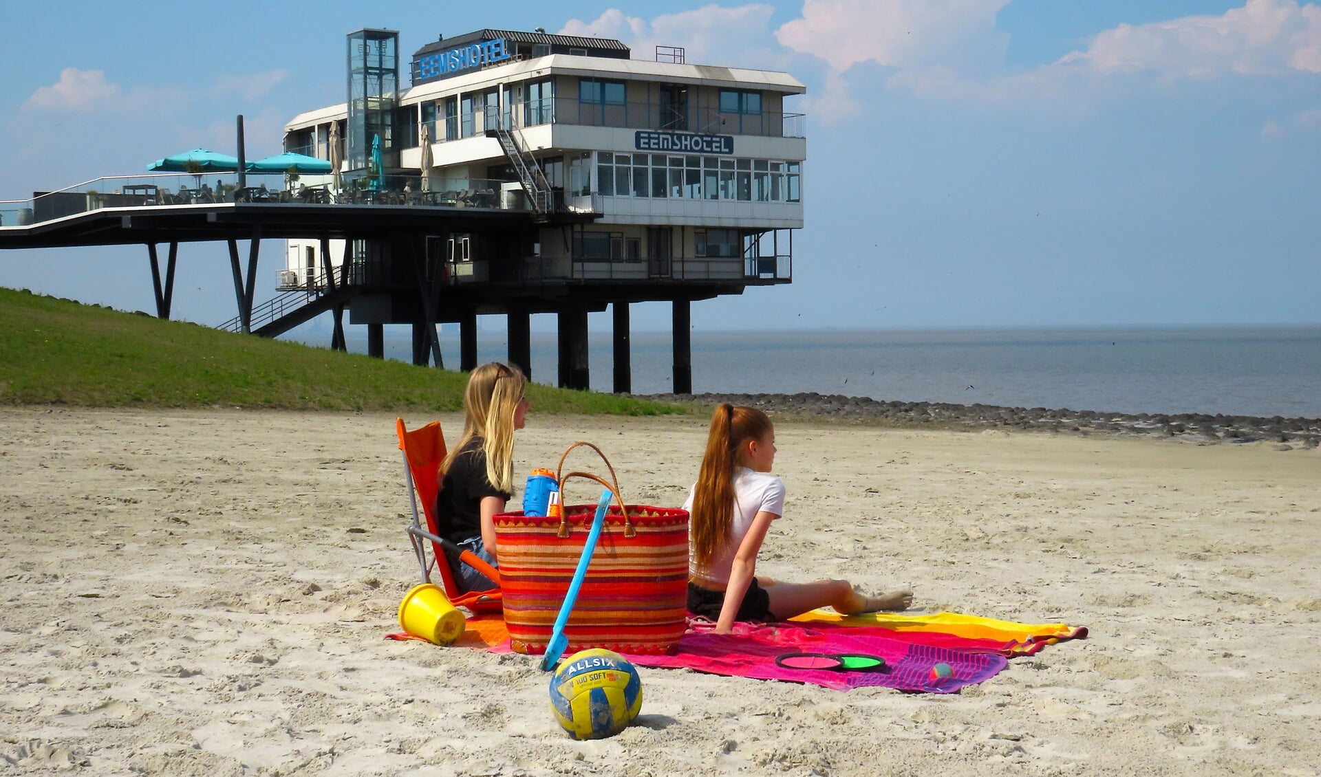In de speciale promotiefilm komt ook het strand van Delfzijl aan bod (foto Top van Groningen - Ton Keuning). 