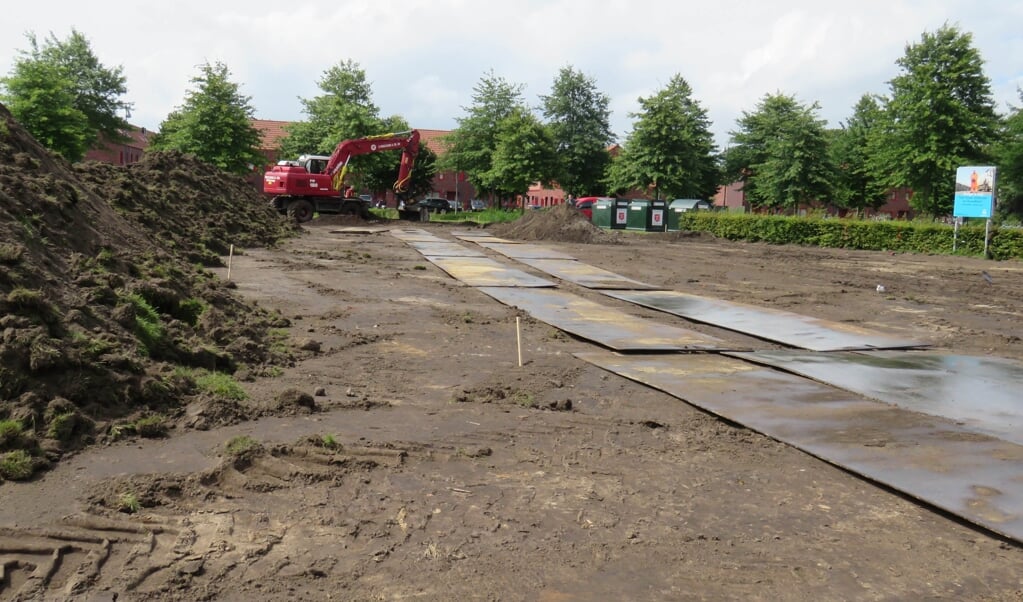 Aan de Gorecht-Oost in Hoogezand is begonnen met de aanleg van nieuwe parkeerplaatsen.
