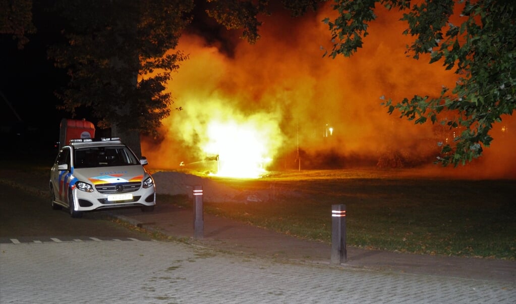 De brandweer kon voorkomen dat de gasflessen in de keet gespaard bleven. (foto: Persbureau Drenthe)