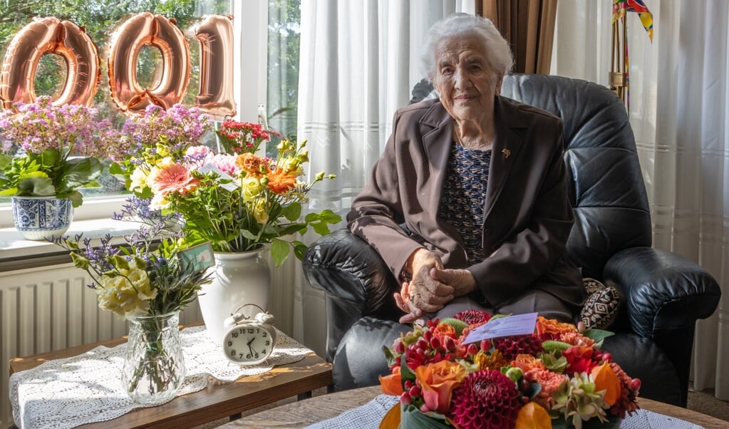 Dirkje Huls-de Boer uit Musselkanaal heeft vrijdag haar 100e verjaardag mogen vieren. (foto: André Dümmer)