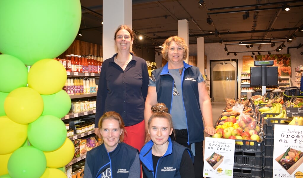 Ingmar, Selina, Joanne en Angela van Stadsmarkt De Venehoeve. (foto: De Nieuwsbode)