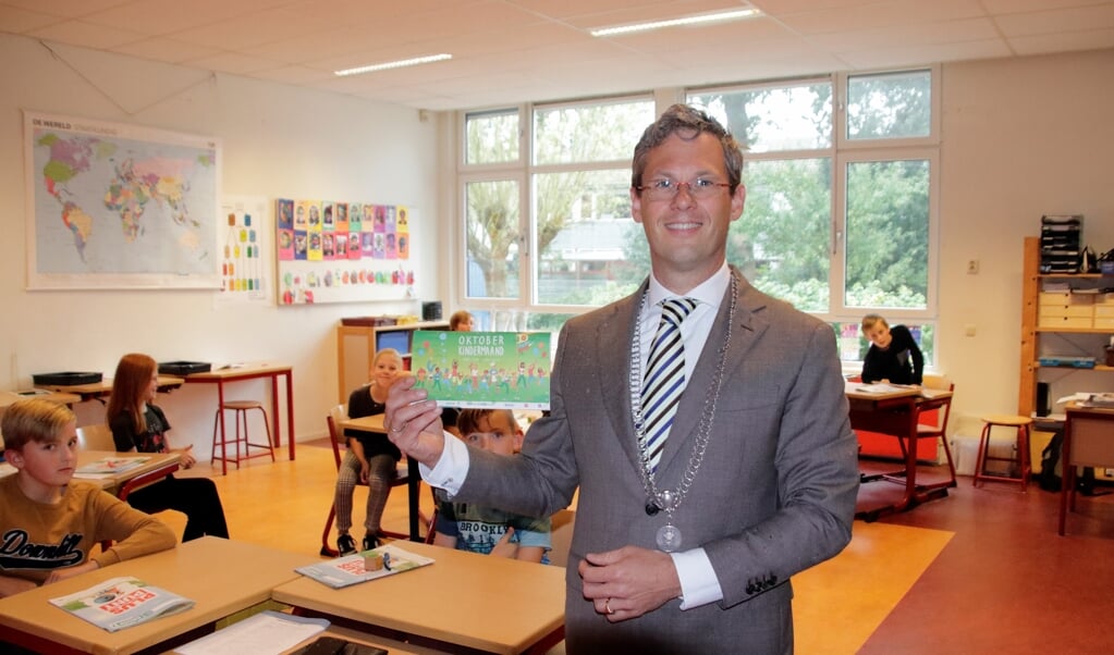 Wethouder Pepijn Vemer op bezoek bij basisschool De Lichtkring in Zuidlaren.