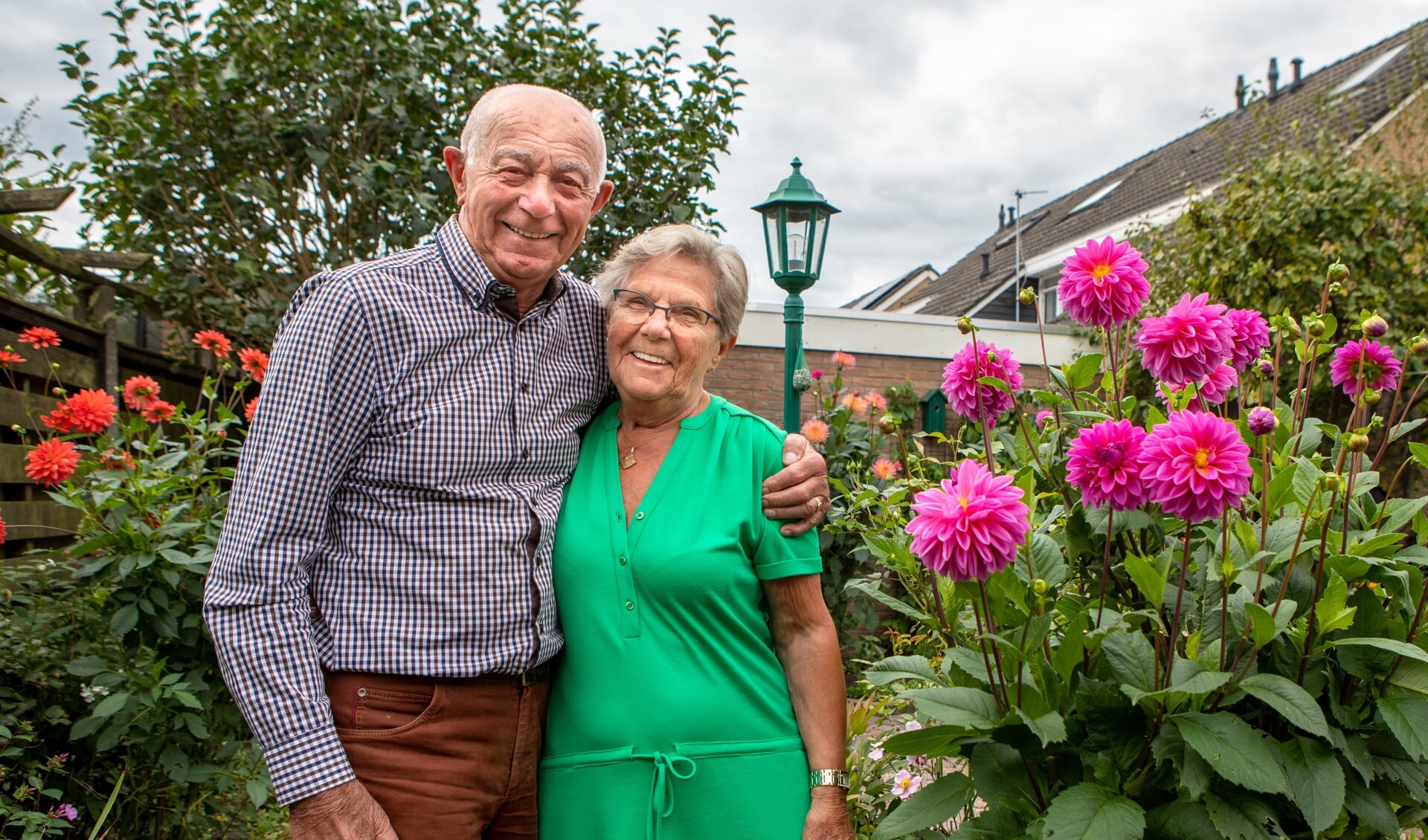 Goos en Jennie Knol uit Nieuw-Buinen hebben maandag hun 60e trouwdag mogen vieren. (foto: Auniek Klijnstra) 