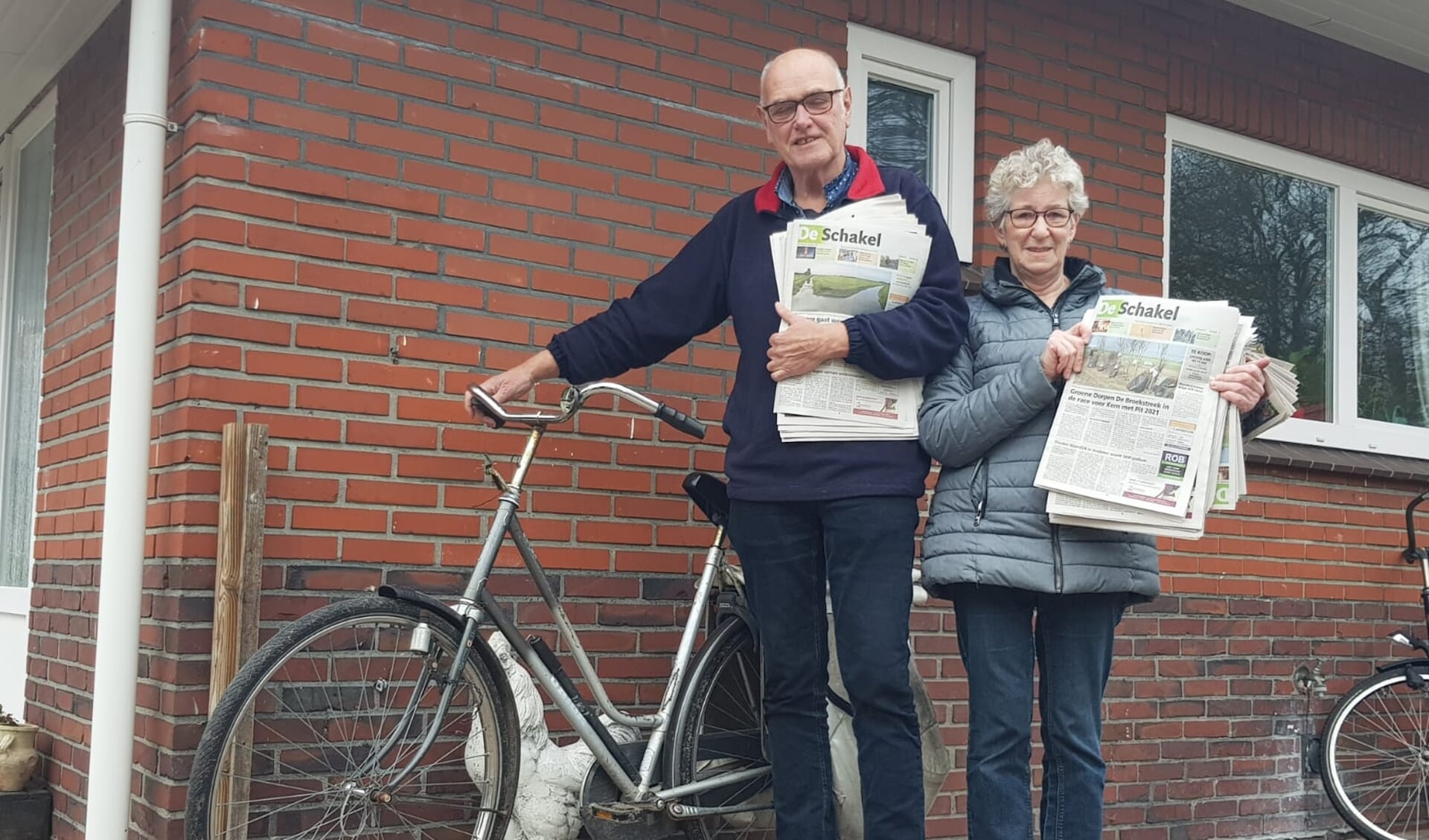 Jan Willem en Grietje Braams bezorgen nog steeds met veel plezier elke week de krant. 