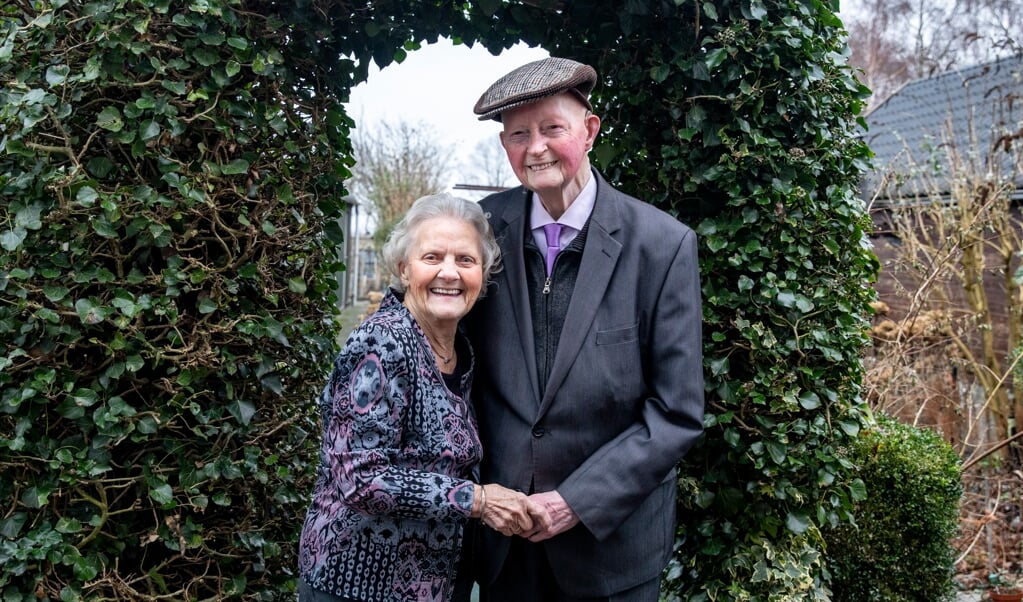 Anna en Hendrik Ellen uit Stadskanaal vieren vandaag hun 60e trouwdag. (foto: Auniek Klijnstra)