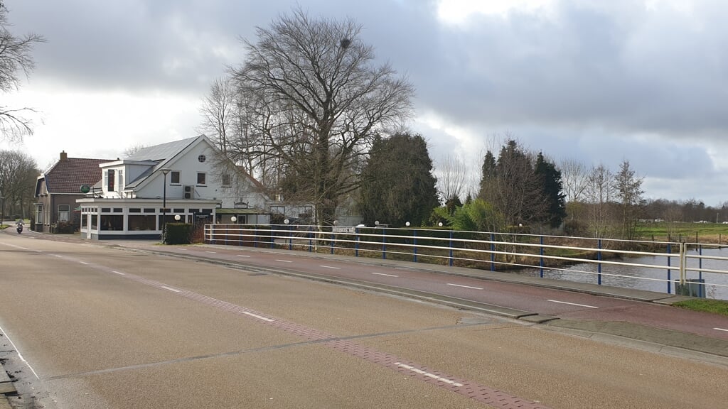 De brug over de Oostermoerse Vaart is vanaf begin augustus drie maanden afgesloten.