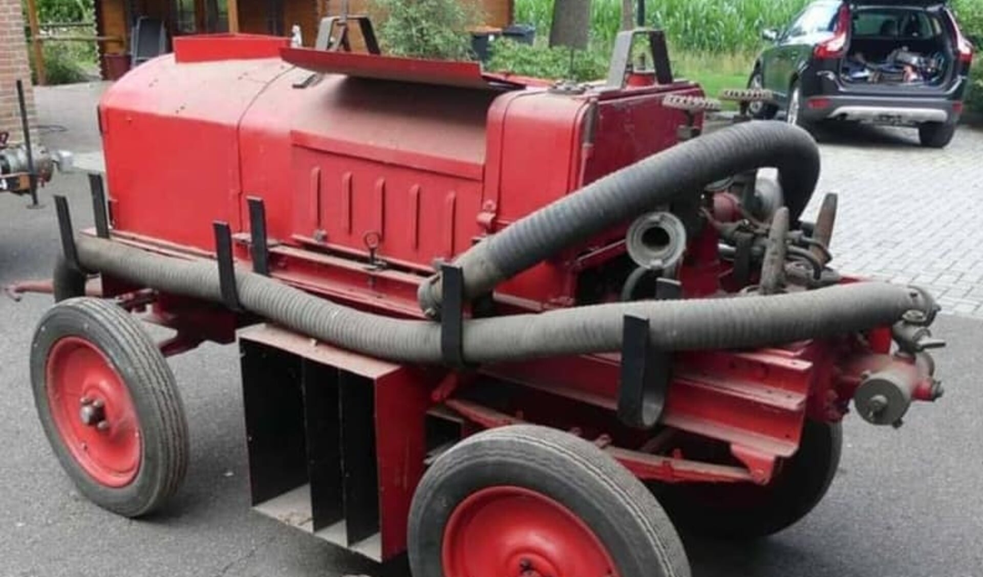 De motorspuit uit 1938 die is geschonken aan Brandweermuseum Hoogezand-Sappemeer.