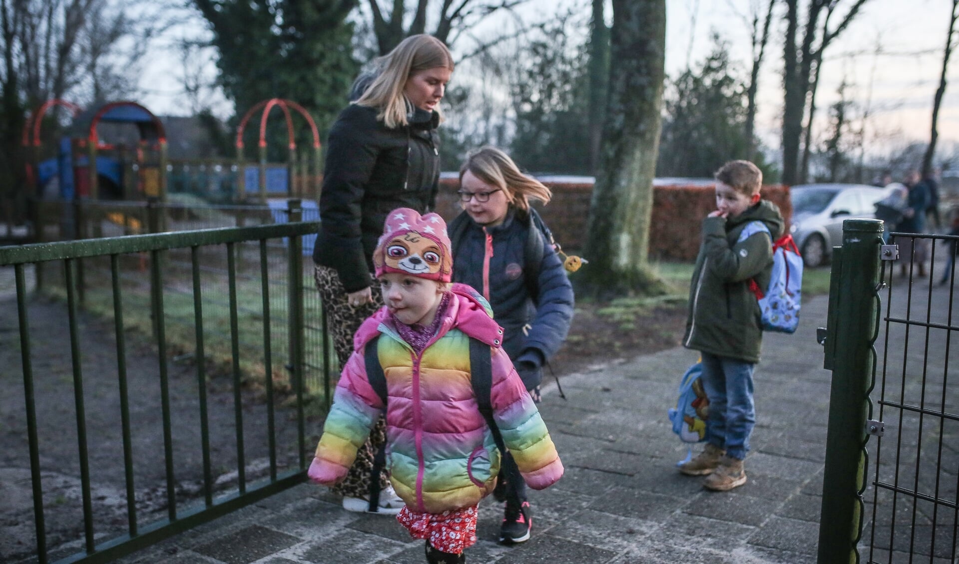 De leerlingen van de Bonnerschool in Gieten zijn blij dat ze weer naar school mogen. (foto: Saskia Jans)