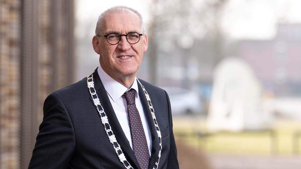 Burgemeester Adriaan Hoogendoorn stopt op 1 juli 2024 als burgemeester van Midden-Groningen. (foto: Pepijn van den Broeke)