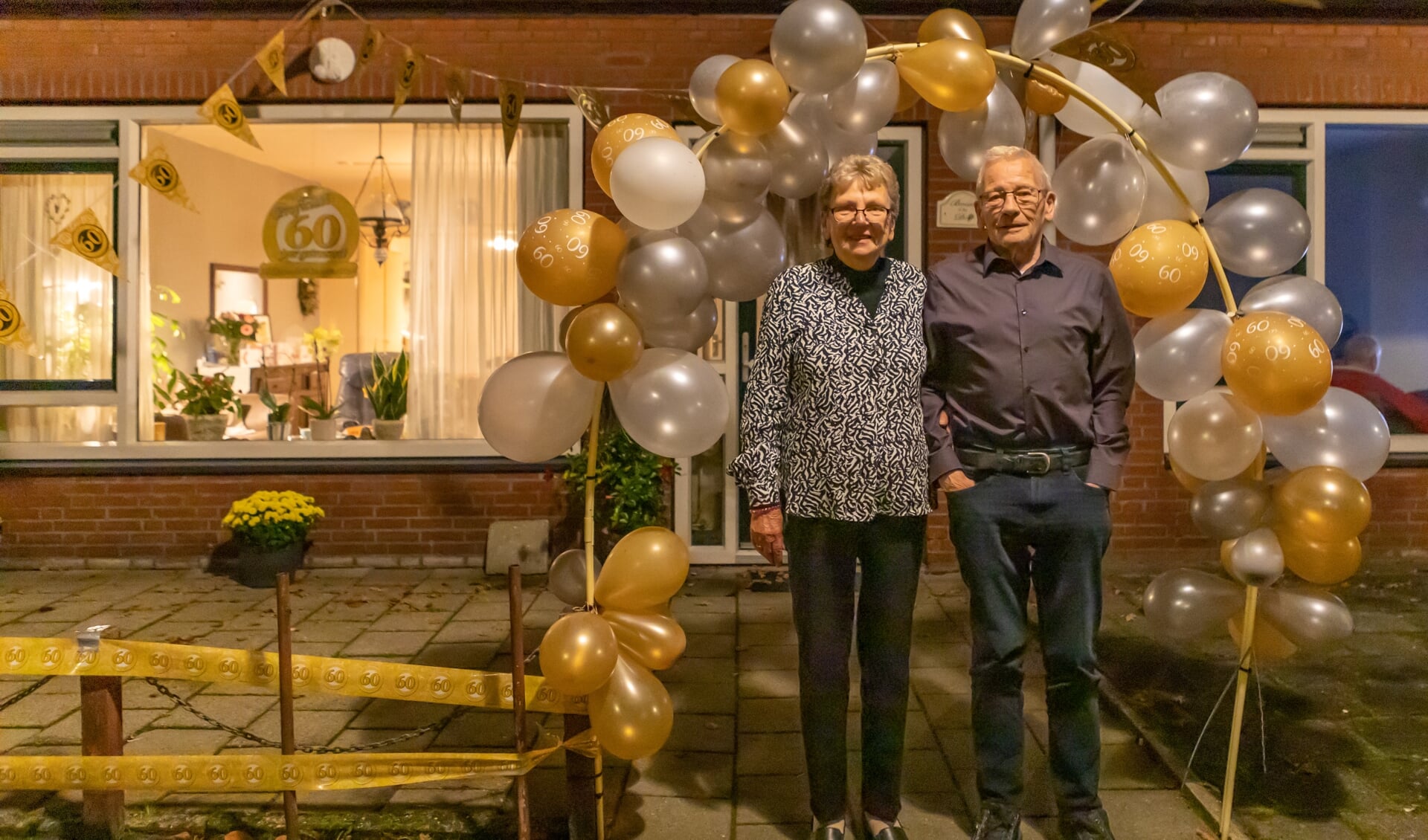 Janna en Appie Pals uit Bellingwolde zijn al ruim zestig jaar gelukkig samen. (foto: André Dümmer) 