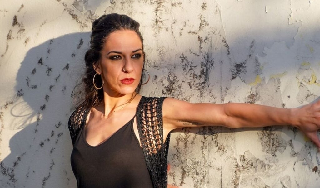 Claudia Karapanou danst met veel passie de flamenco
