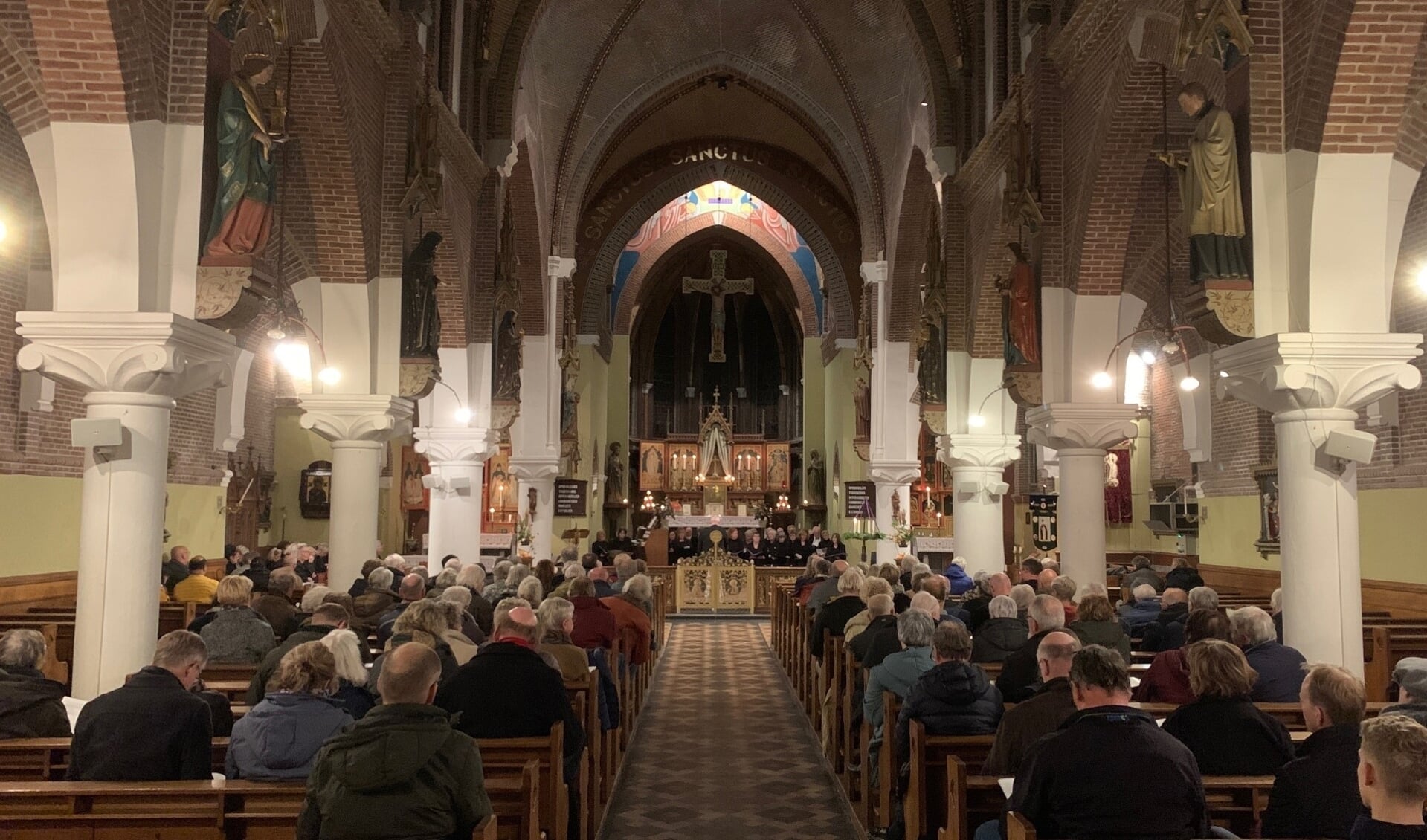 Een volle kerk genoot in Kloosterburen van de muzikale optredens.