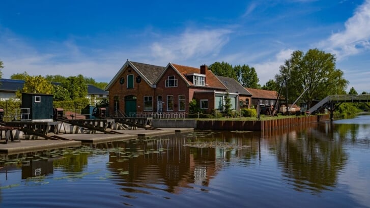 De Wolthuiswerf in Sappemeer start het zomerseizoen met een expositie van maritieme foto's. (eigen foto)