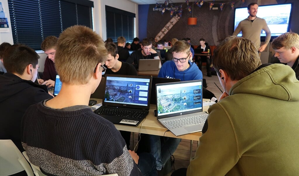 Studenten van het Noorderpoort in Farmsum spelen de nieuwe klimaatgame.