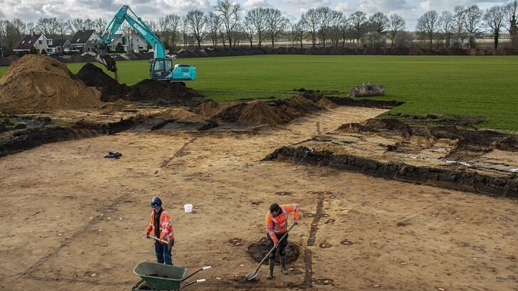 Tijdens een eerder archeologisch onderzoek in de Daalkampen is onder meer een huisplattegrond uit de IJzertijd gevonden. (foto: Hunebedcentrum)