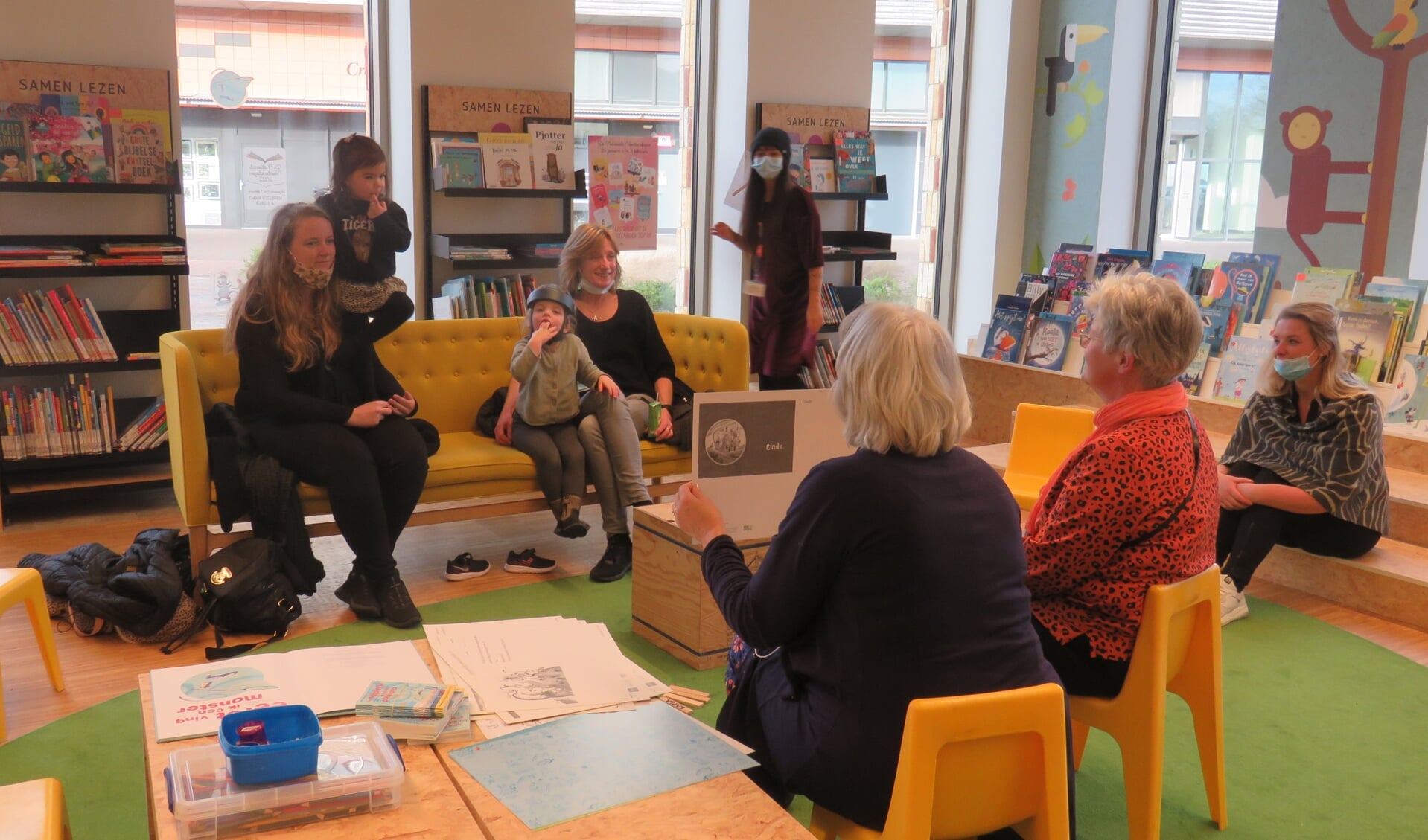 Het Voorlezen Plus in de bibliotheek in Hoogezand trok vanmiddag slechts twee kinderen.