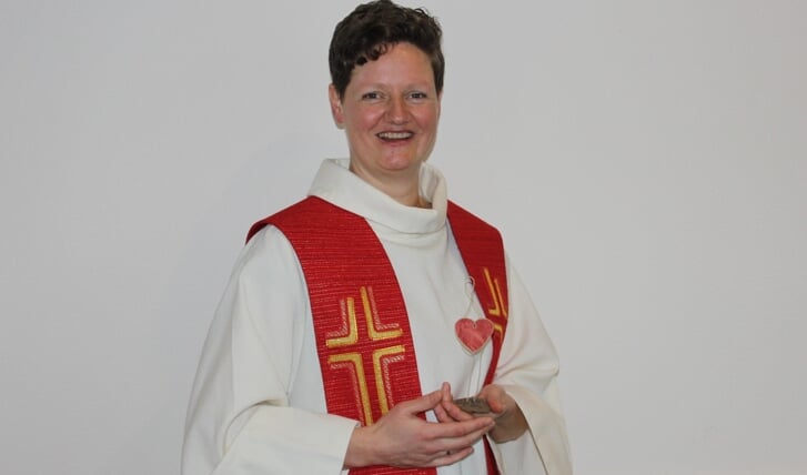 Dominee Joanne Greving is de nieuwe predikant van de Voorhofgemeente in Westerbork.