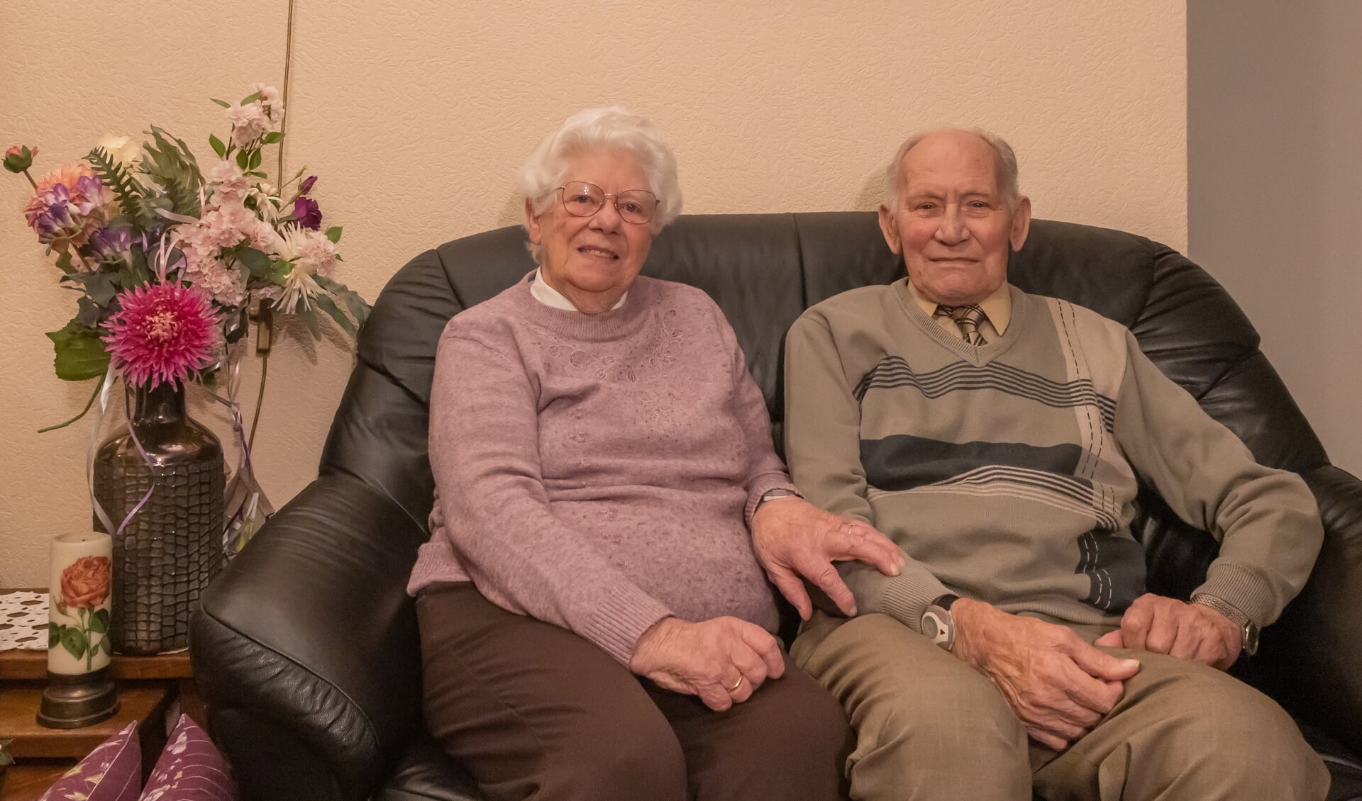 Jantje en Egbert Ottens vieren vandaag het heuglijke feit dat ze 65 jaar getrouwd zijn. (foto: André Dümmer)