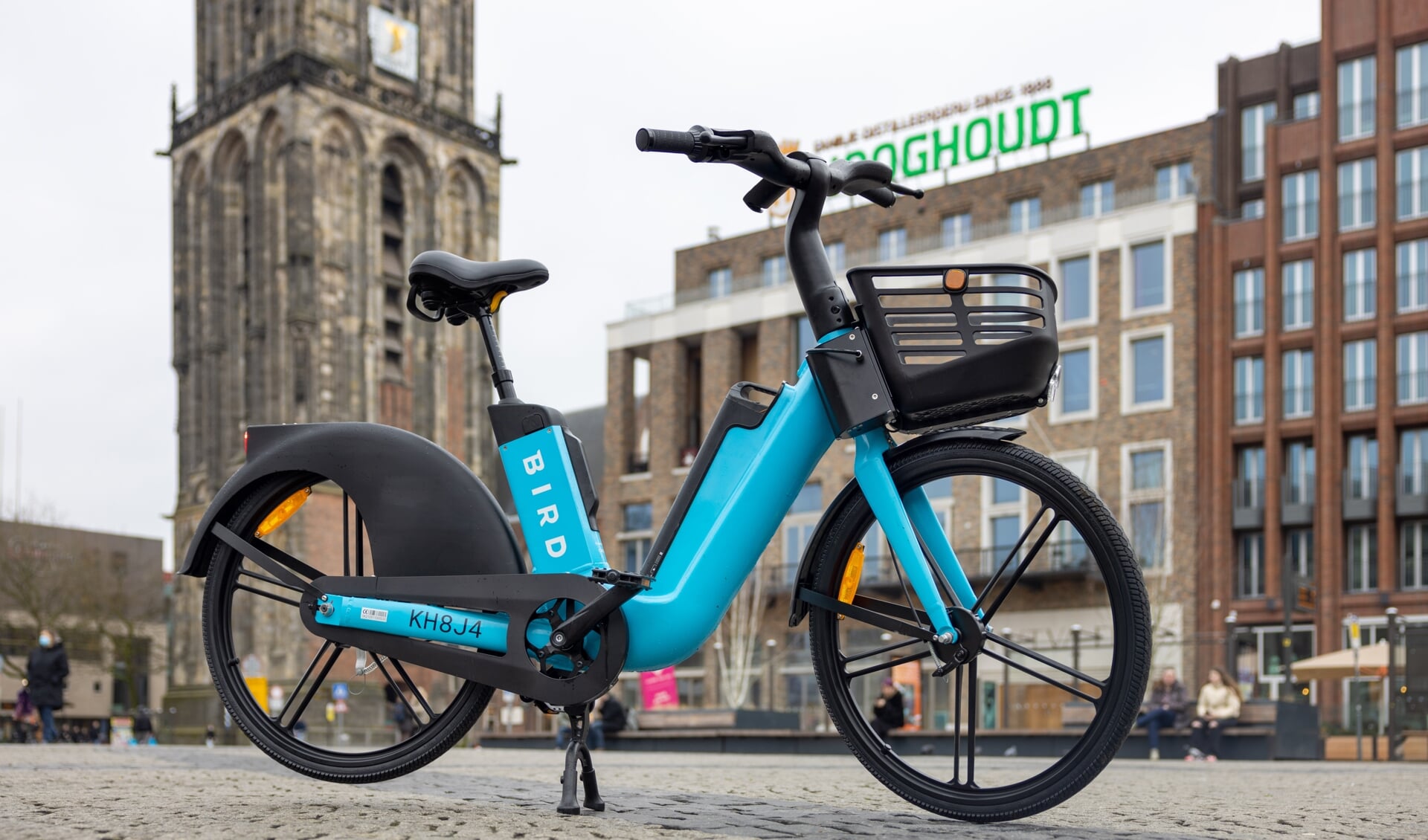 In de stad Groningen zijn de komende periode honderd extra elektrische deelfietsen beschikbaar.