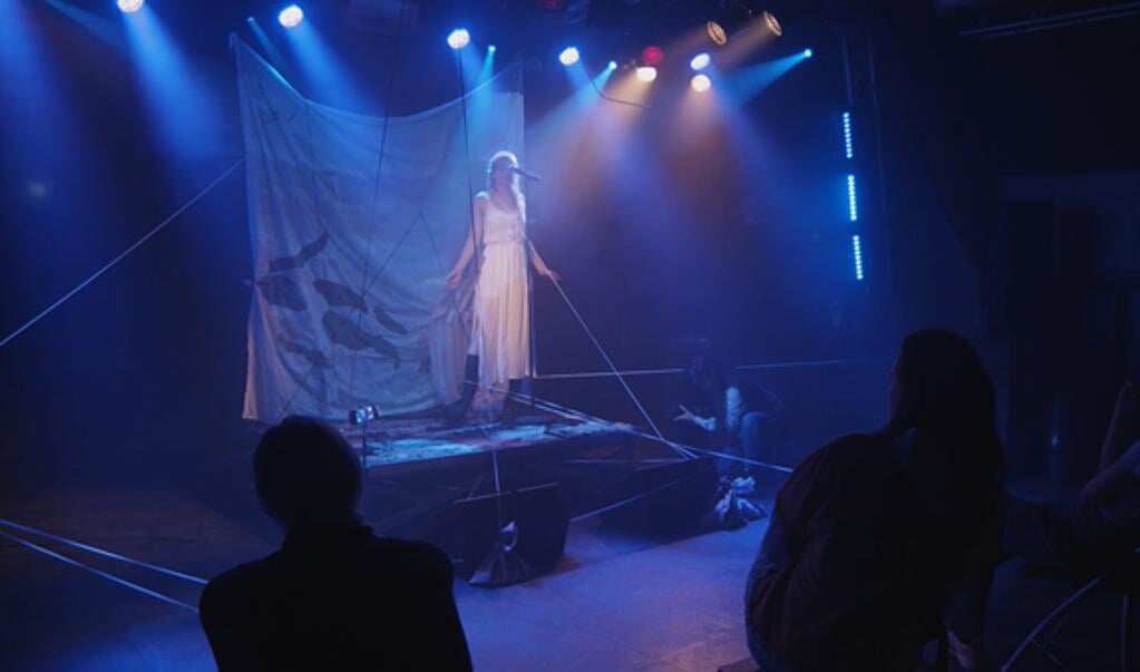 Theatermaakster Femke Torensma presenteert op het Bevrijdingsfestival het verhaal van het Meisje van Yde.