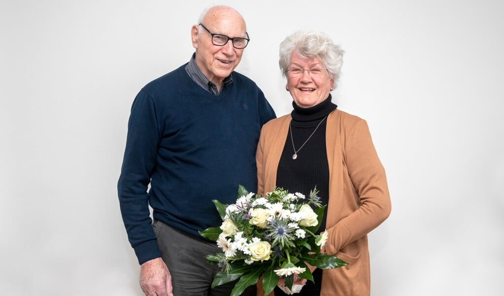Geert en Jantje Veninga uit Stadskanaal vieren vandaag het heugelijke feit dat ze 60 jaar getrouwd zijn. (foto: Auniek Klijnstra)