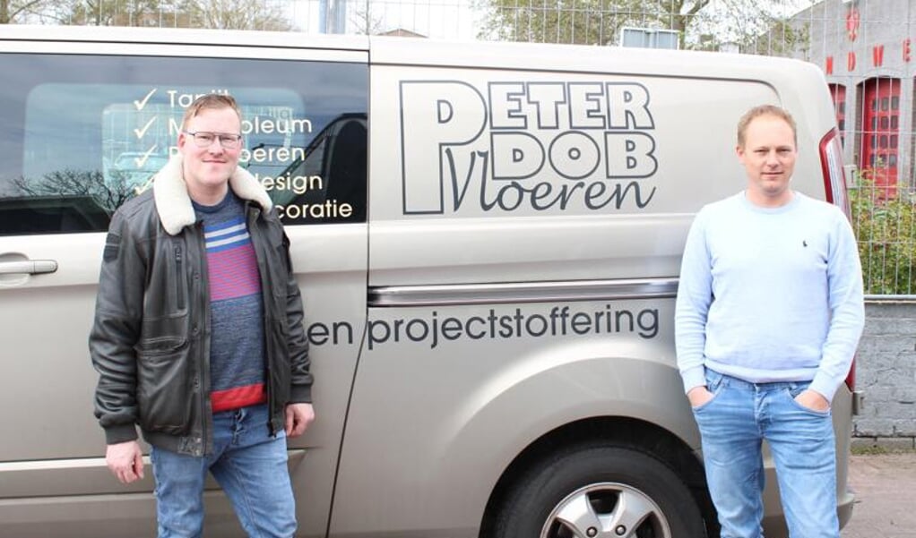 Gerard Rozeboom en Peter Dob na het tekenen van de sponsorovereenkomst.