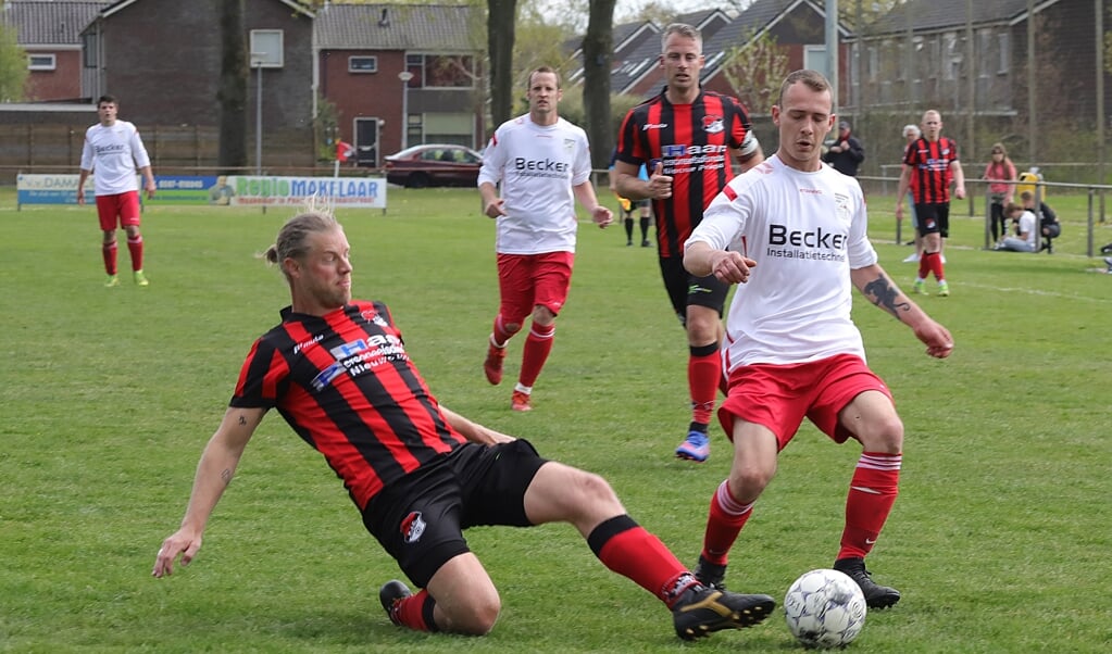 De derby tussen PJC en Pekelder Boys werd gewonnen door de mannen uit Nieuwe Pekela. Foto: Bert Woltjes. 