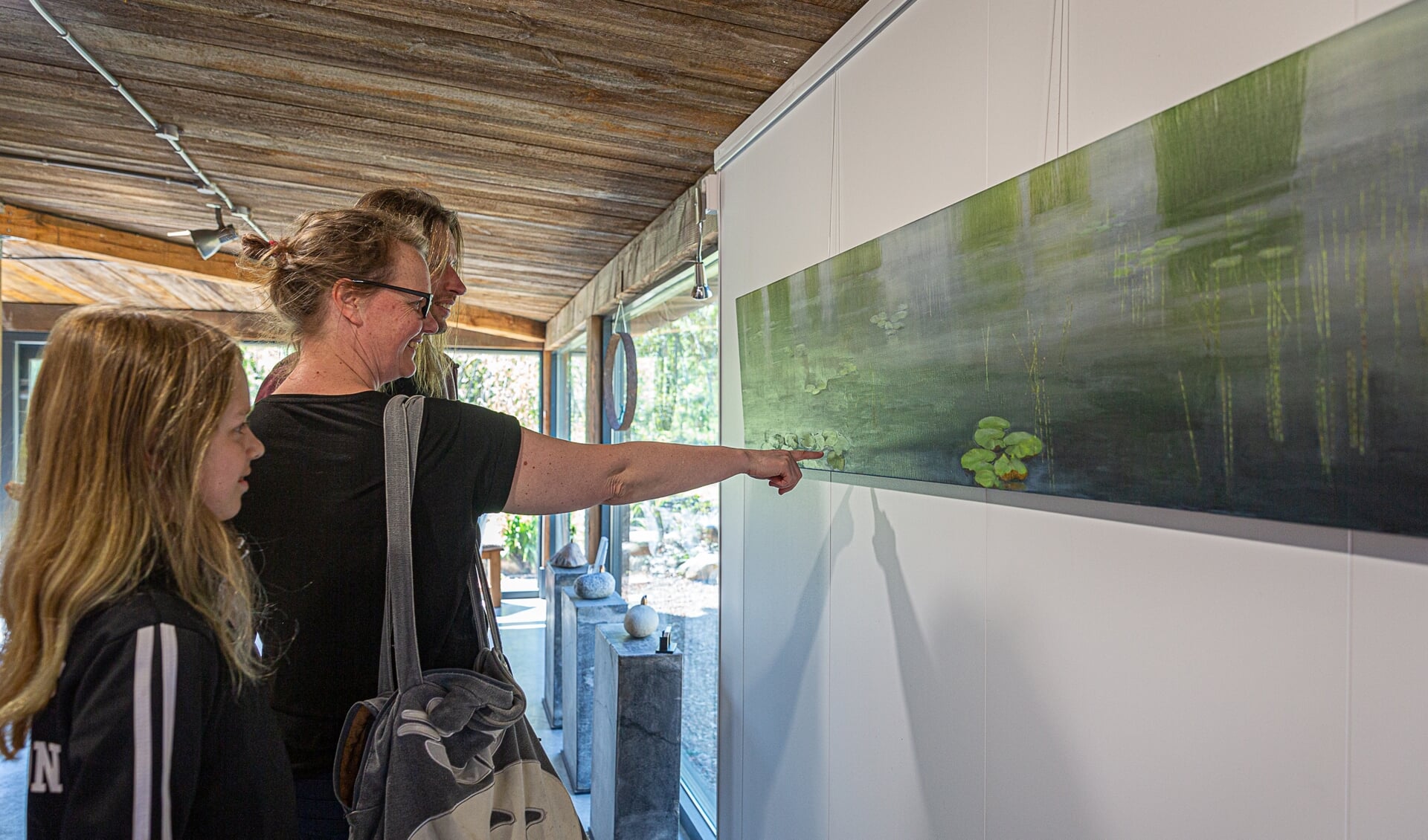In het atelier van Geke Hoogstins in Eext toonden meerdere kunstenaas hun werk. (foto: Saskia Jans)