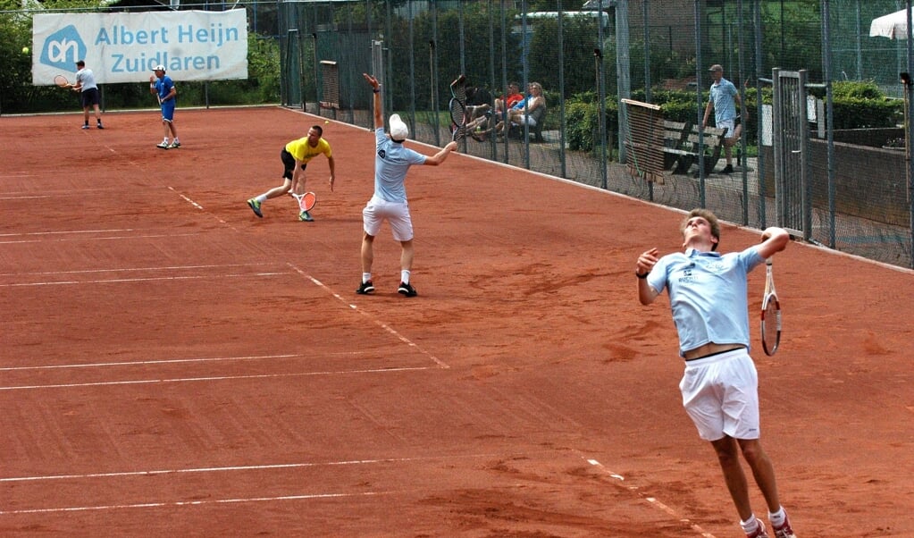 De Zuidlaarder Tennisclub laat belangstellenden in de zomer kennismaken met tennis.