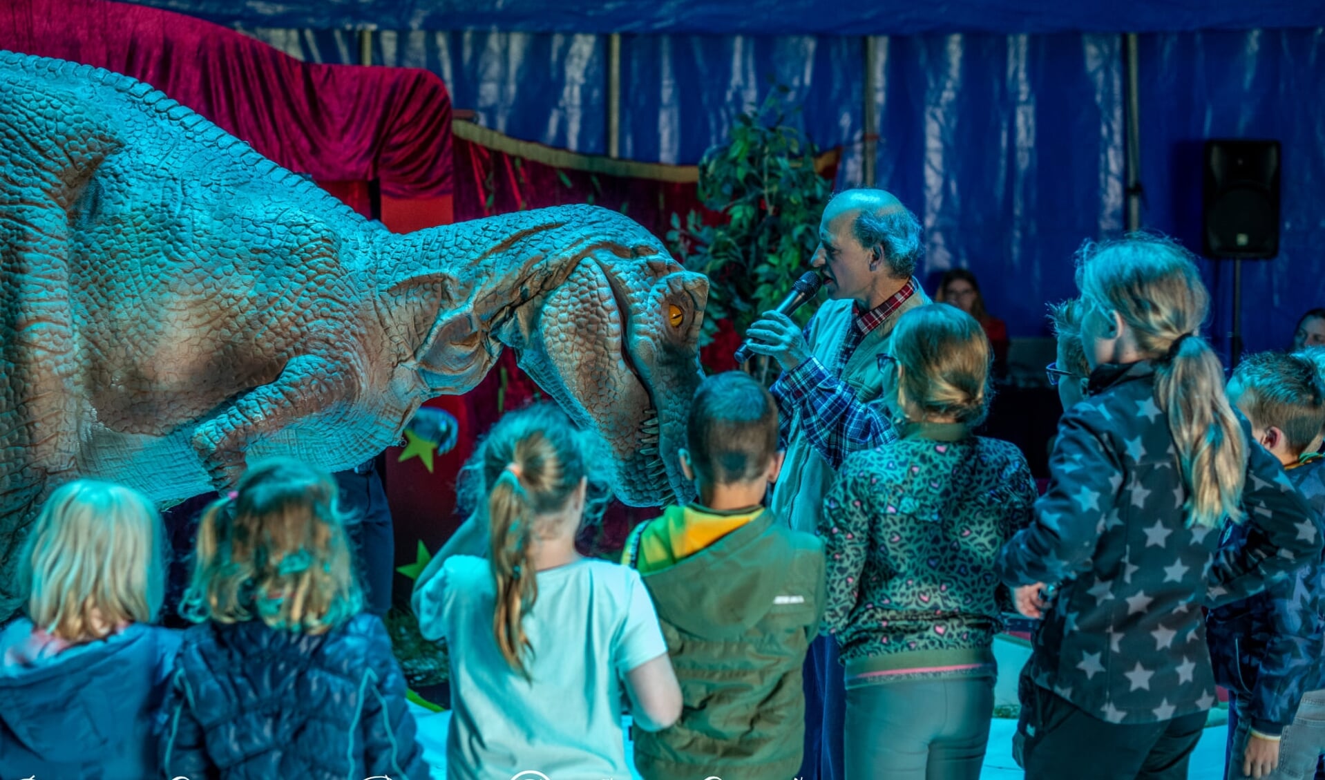 Circus Saurus komt deze week met een levensechte dinosaurus naar Siddeburen. (foto Jans Schulting)